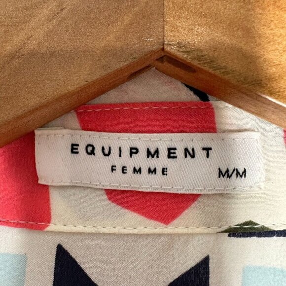 Equipment Femme Silk Blouse Sz M Colorful Star Print Sleeveless Button up - Picture 4 of 10